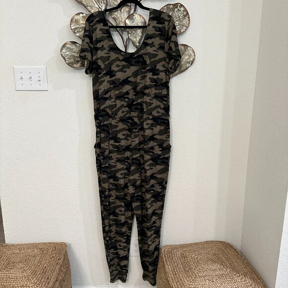 No Boundaries Camo Print Short Sleeve Jogger Jumpsuit | XL (15–17) - Picture 3 of 5